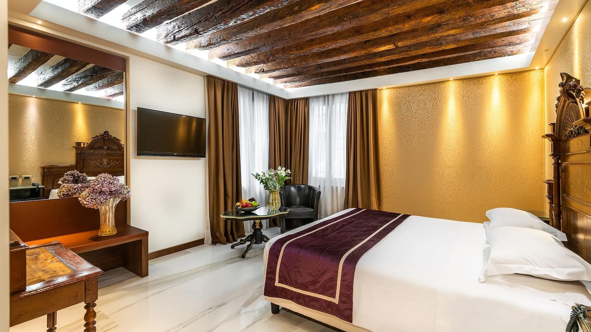 Palazzo San Lorenzo Venice 4*,