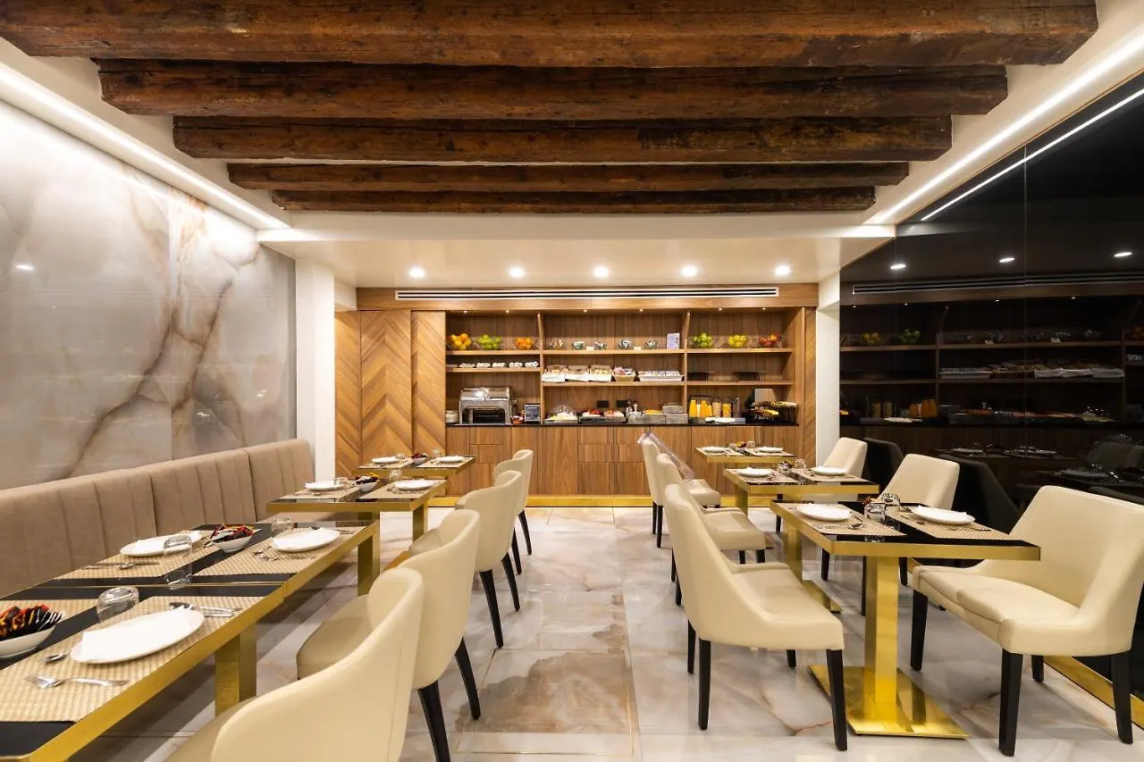 Palazzo San Lorenzo Venice 4*,